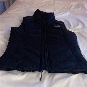 North face vest size small black, great condition